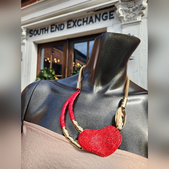 ✨️ Elegant Red and Gold Necklace with Earrings Set ✨️ - Picture 4 of 15